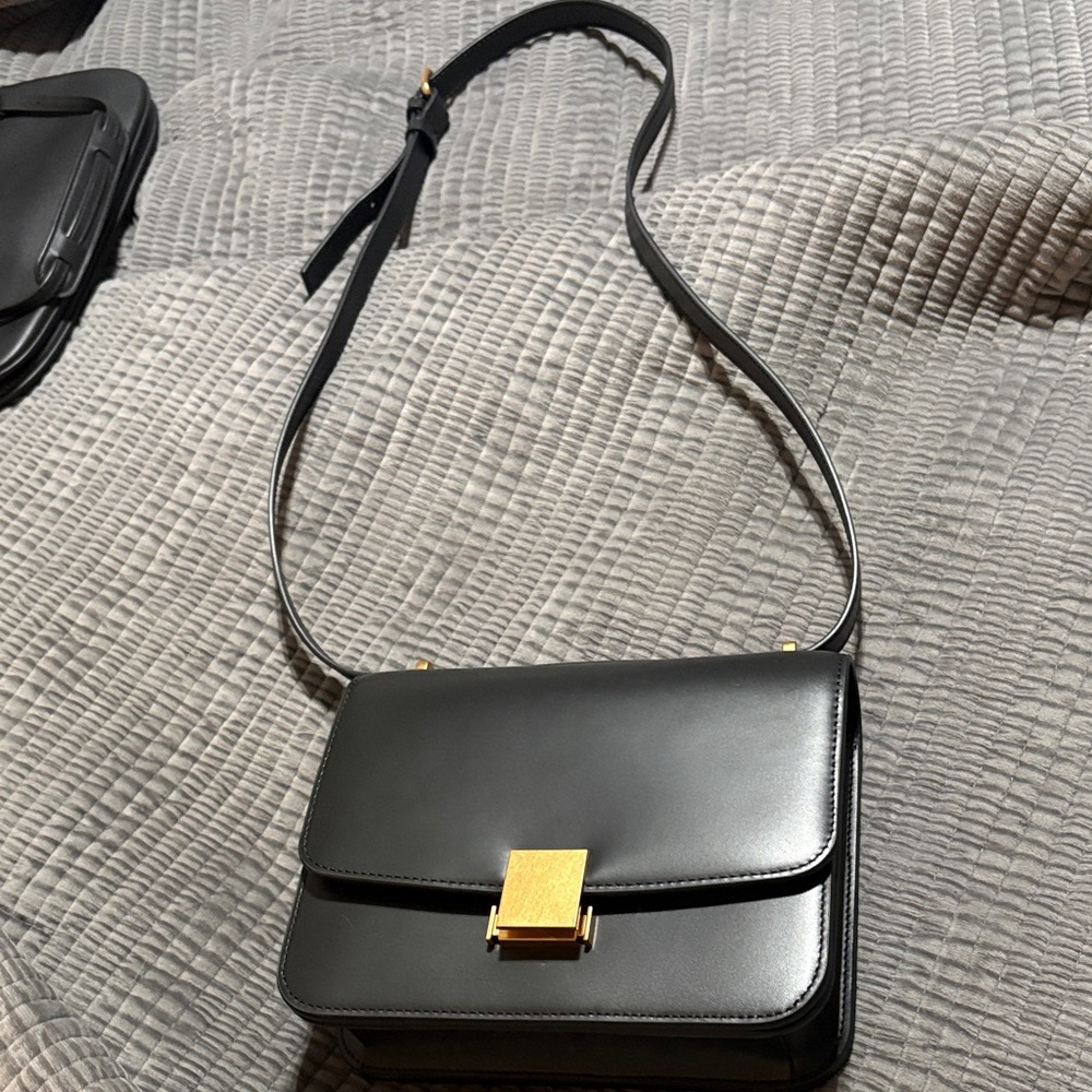 Quince Black Leather Shoulder Bag - Picture 4 of 4